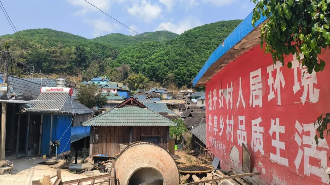 陆拉镇图片.jpg